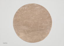 "Finlandesa Alta" Circle Rug